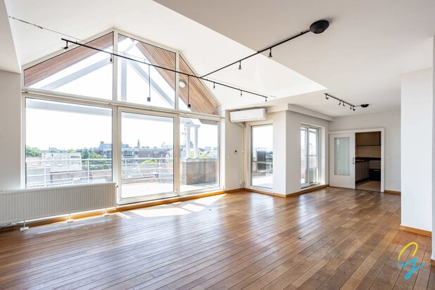 Penthouse spacieux avec grandes terrasses et vue panoramique