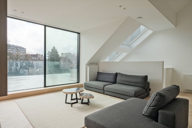 Abbey, sublime renovated 3-bedroom duplex penthouse