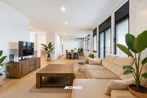 Exclusief  wonen boven de stad: eindeloos panorama en strak design.