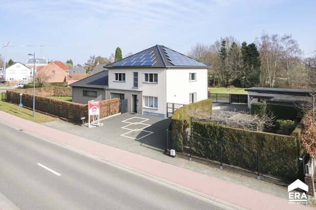 Gezinswoning met mogelijkheid tot beroep aan huis te Eksel