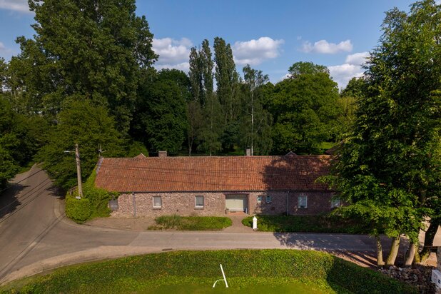 Authentieke langegevelhoeve op ruim 1 hectare in landelijke omgeving van Molenbeersel