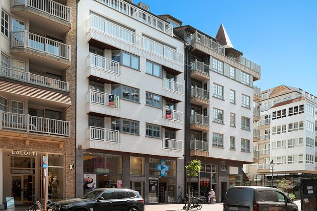 Spacieux appartement de 182 m² avec une façade de 11 m² à Dumortierlaan.