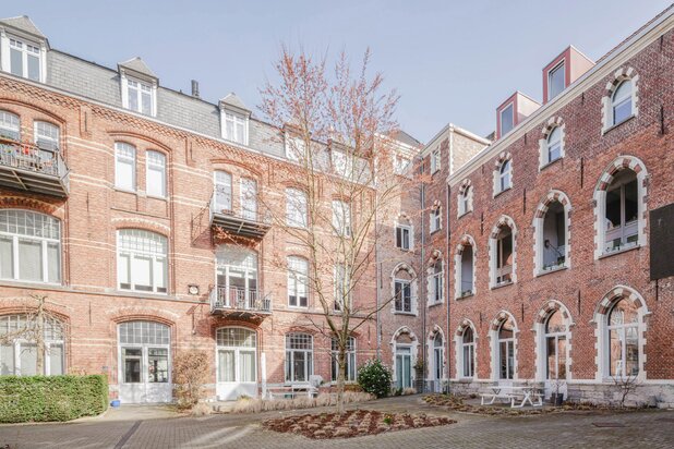 Unieke loft met mezzanine en terras in Colleghof – hartje Gent