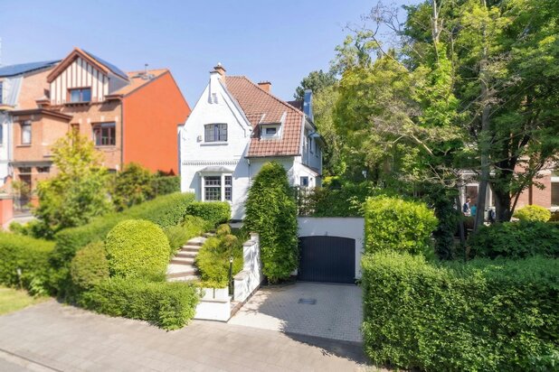 Villa met Tuin – Montjoiewijk