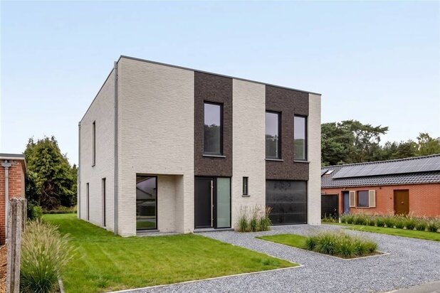 Open bebouwing met vier slaapkamers en twee badkamers te Tremelo
