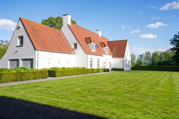 Zeldzaam landhuis op een exclusief domein van 2,4 Ha!