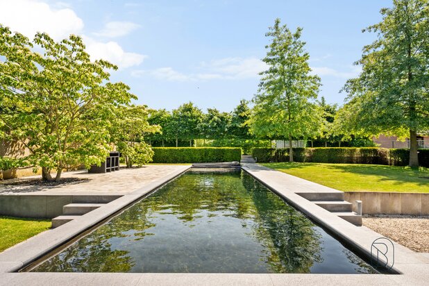 Grote energiezuinige villa met zwemvijver en mooie tuin