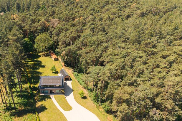 Buitenkans: gerenoveerde topwoning op prachtig perceel van 2.290 m²