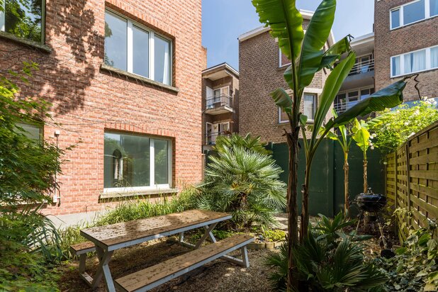 Art-deco appartement met exotische tuin