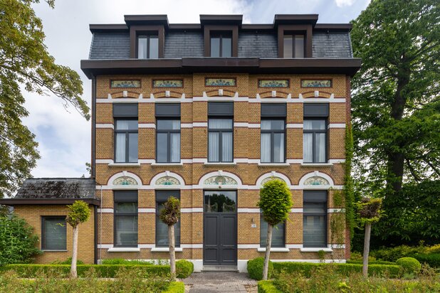 Historic Reigershof Estate with Practice and Garden