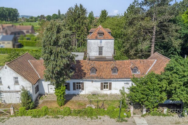 Villa unique avec piscine intérieure.