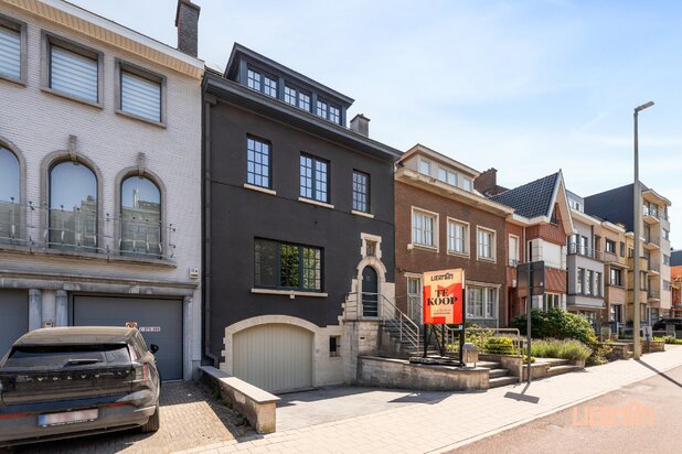 Prachtig karaktervol herenhuis met royale volumes, garage en zwemvijver