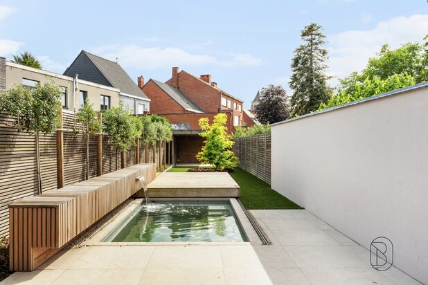 Topgelegen stijlvolle kwalitatieve nieuwbouw met zwembad.