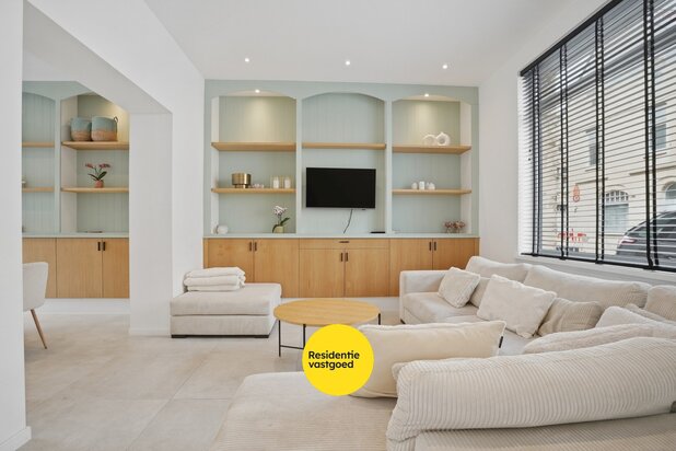 Subliem gerenoveerde herenwoning met 6 slaapkamers inclusief garage in Nieuwpoort-Stad op 135m²