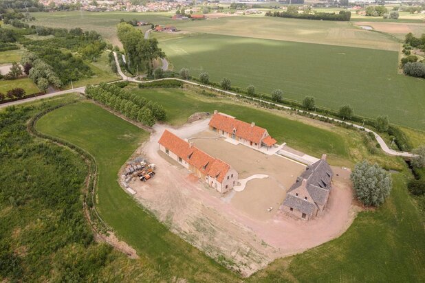 Nouvelle ferme exceptionnelle sur plus de 2 hectares à Roeselare