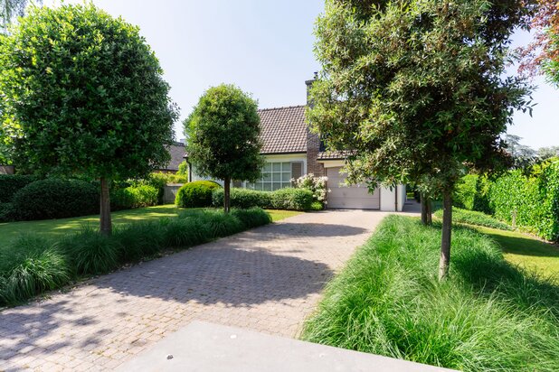 Spacious 5-bedroom house in Mariakerke