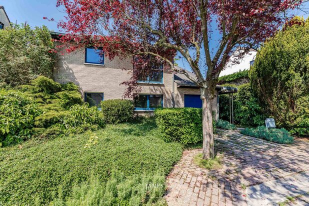 Quartier Faubourg, dans un clos, maison d’architecte 3 chambres avec jardin orienté ouest