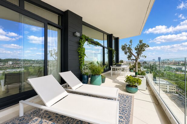 Luxury 3-Bedroom Penthouse – 82 sqm Terrace