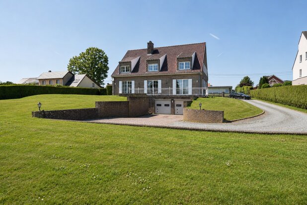 Uitzonderlijke villa met 5 slaapkamers op een perceel van 75 are
