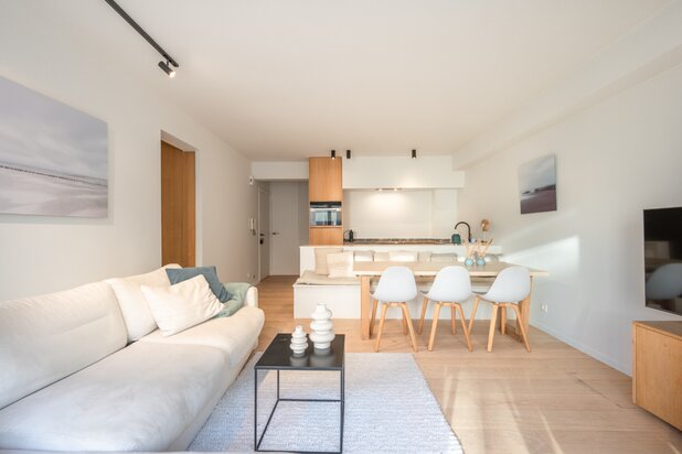 Instapklaar gerenoveerd 2-slaapkamerappartement nabij de Lippenslaan