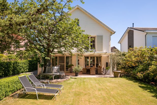 Charmante vrijstaande woning met westgerichte tuin