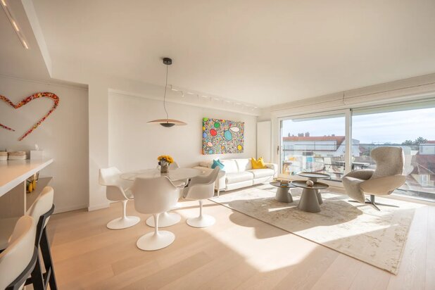 Toplocatie in het Zoute: gerenoveerd appartement met mooi terras en open zicht 