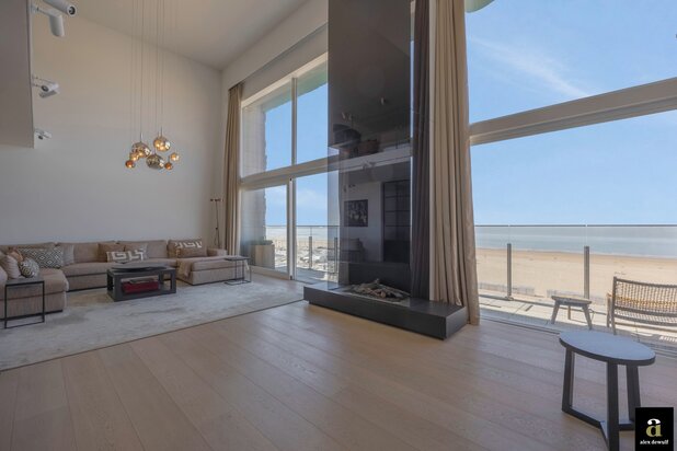 Exclusive mezzanine with panoramic frontal sea view – Residence Royal Navy