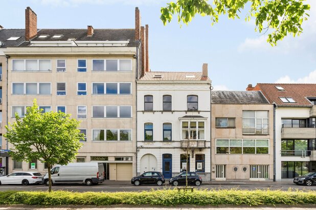 Uiterst ruim burgerhuis met prachtige tuin