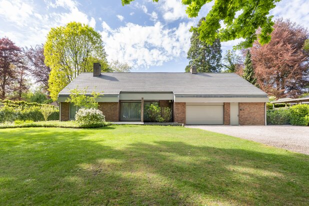 Ruime villa met praktijkruimte op toplocatie in Schotenhof.