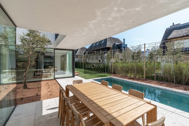 Villa for sale in Knokke near the Royal Zoute Golf Club 