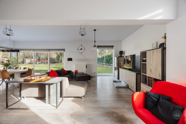 Energiezuinige, ruime & polyvalente woning met enorme tuin