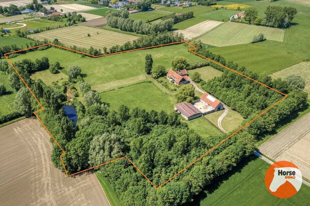 ROESELARE – Unieke villa met bijgebouwen op 4,7 ha