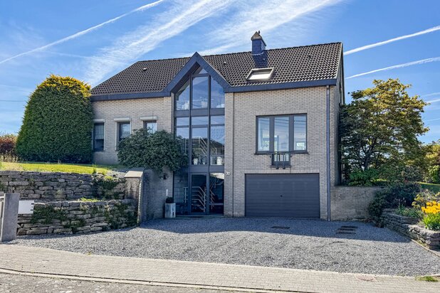Villa d’architecte lumineuse avec vue dégagée à Hergenrath
