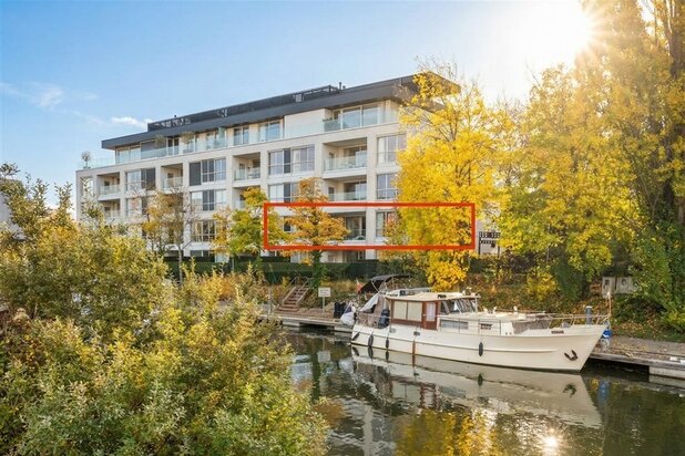 Machtig, prachtig luxe appartement met frontaal Leiezicht!