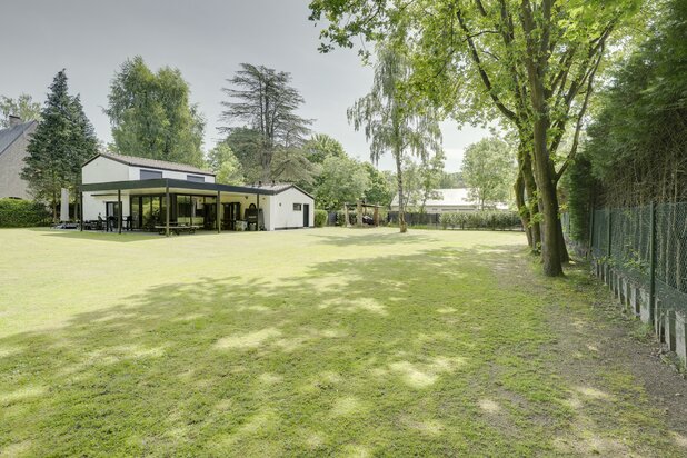 Gerenoveerde woning op een mooi perceel van ca 2.000 m²