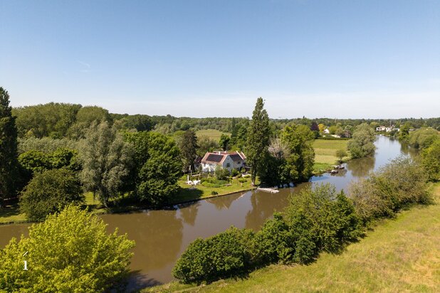 Landhuis Ter Wilgen aan de Leie, met 171 meter oeverlengte op ca. 5.694 m²