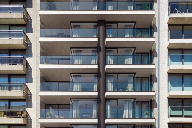 Prachtig nieuwbouwappartement met open zicht en zon vlakbij de zeedijk in Duinbergen