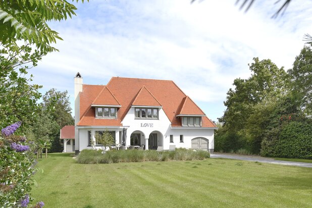 Charmante Zoute villa in een paadje nabij Dominicanenkerkje