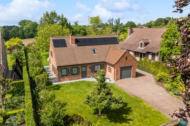 Spacious family villa in charming and idyllic Nokere!