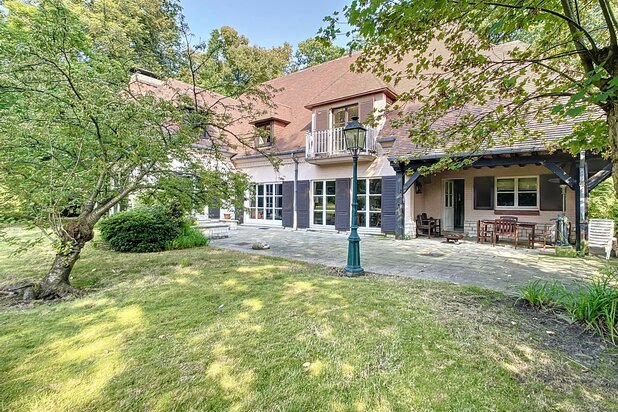 Classic villa set on approximately 28 ares
