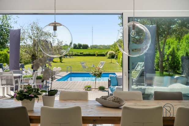 Villa de 6 chambres, avec piscine sur un terrain de 1.880 m²