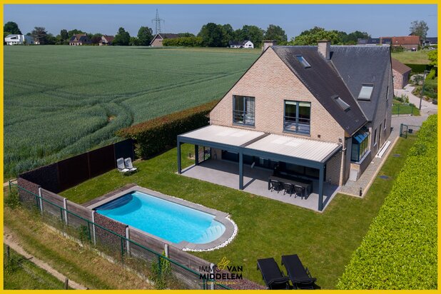 VILLA MET 5 SLAAPKAMERS, ZWEMBAD EN GARAGE