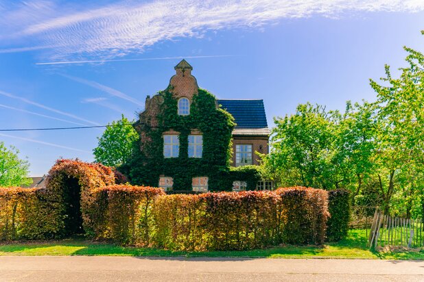 Romantisch landhuis met paradijselijke tuin en zwemvijver