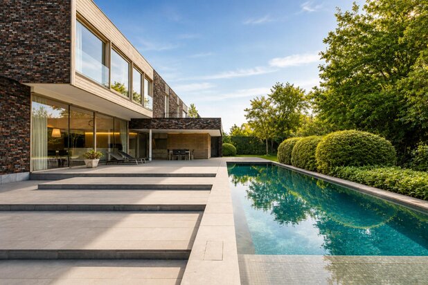 Villa moderne avec piscine et sauna dans un emplacement paisible de choix