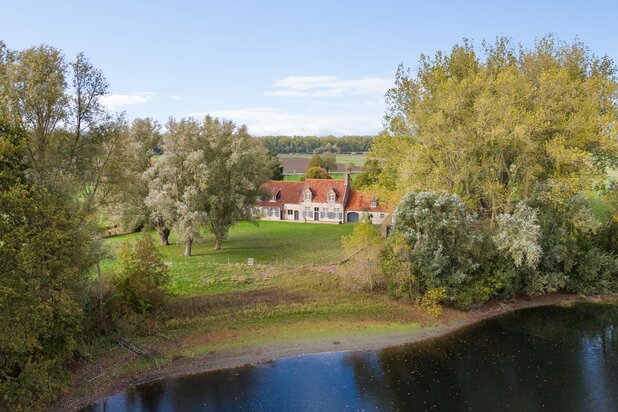 Uitzonderlijk landhuis te Damme