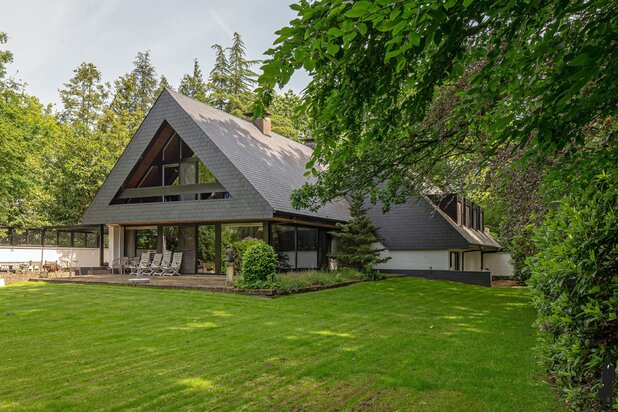 Karaktervolle villa op uitzonderlijk perceel in een groene residentiële omgeving te Schoten - Schotenhof!