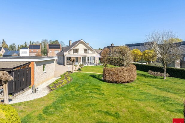 Ruime woning in oase van rust met prachtige tuin