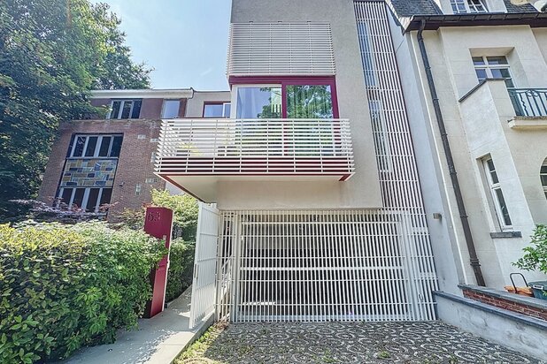 Eigentijds huis met 4/5 slaapkamers, tuinterras en garage