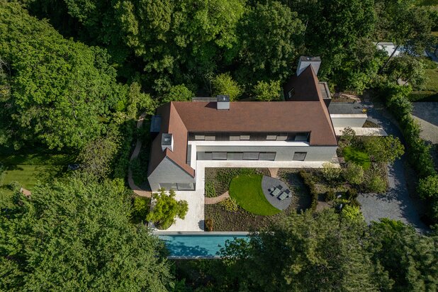 Nieuwbouwvilla te koop Zoute Boslaan met 26 meter zwembad