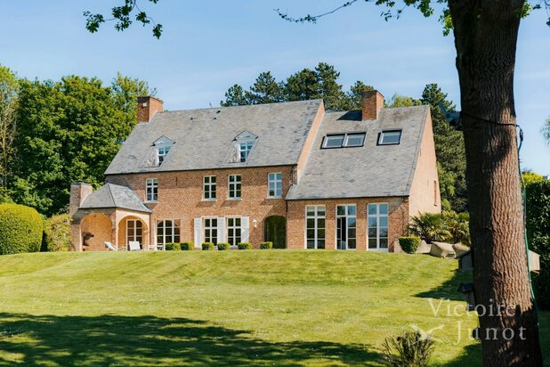 Uitzonderlijke villa van meer dan 1000m² gelegen op een terrein van ± 35 aren